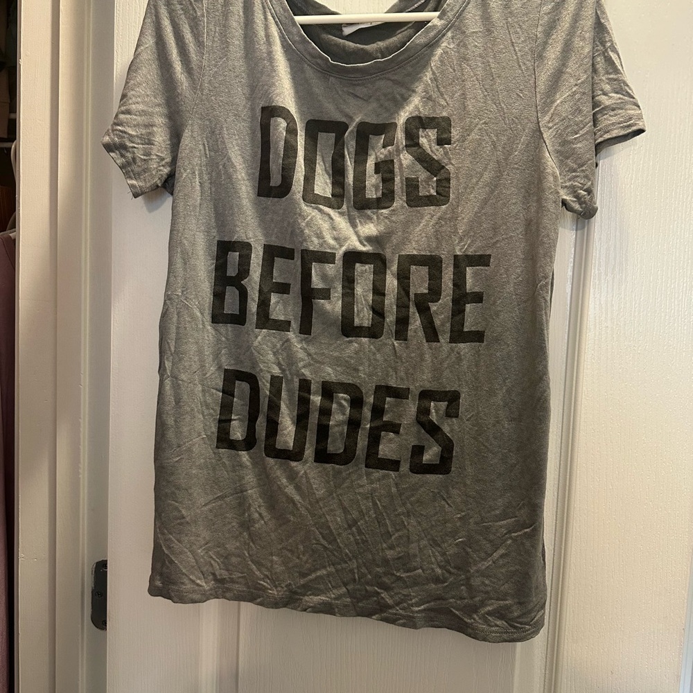 Gray 'Dogs Before Dudes' T-Shirt